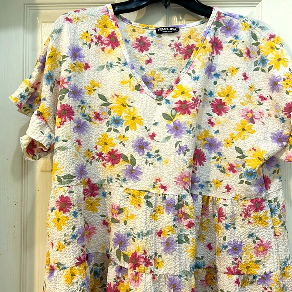 Only worn once! Beautiful shirt and perfectly clean.